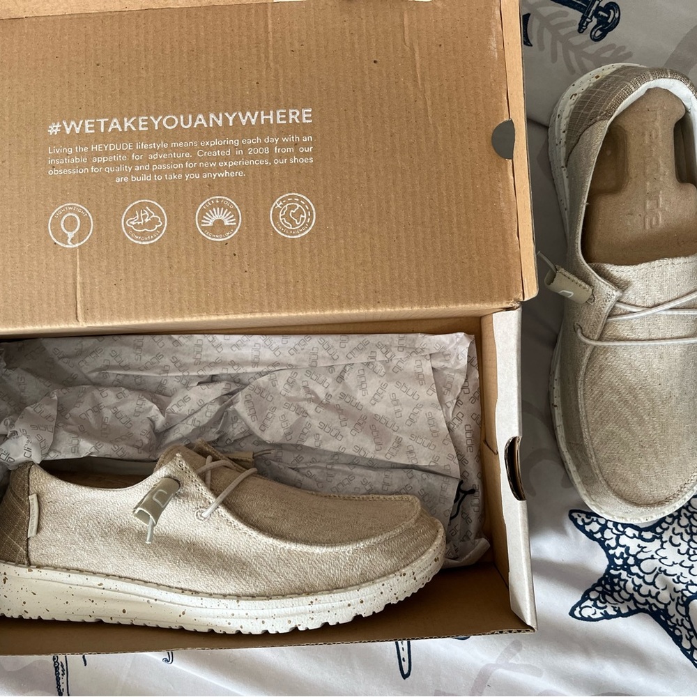 Womens Hey Dudes: size 7